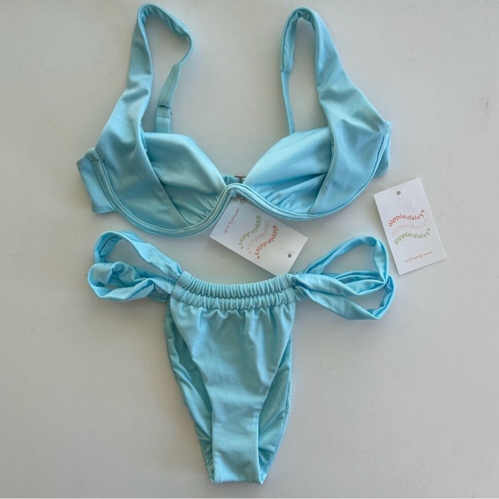 Dippin’ Daisy’s Dove top & Serenade bottom